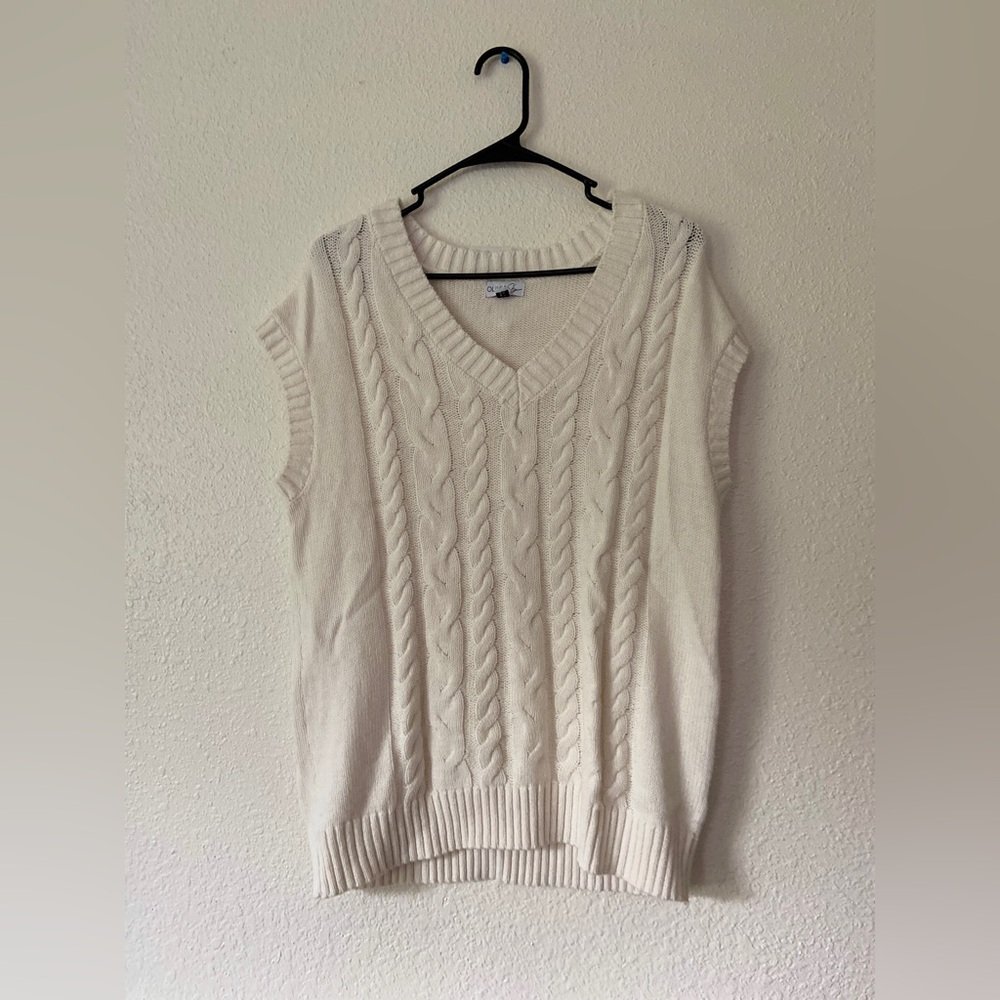 White Short Sleeve Cable Knot Top